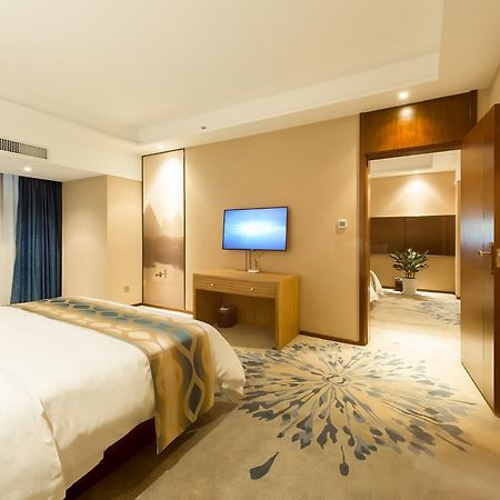 Manhatton Hotel Guilin North Railway Station מראה חיצוני תמונה