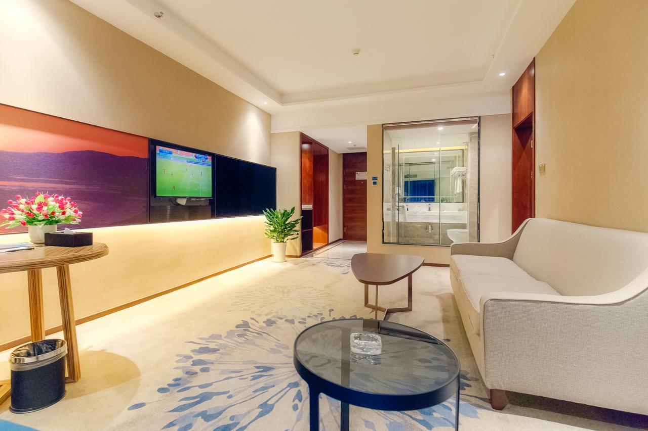 Manhatton Hotel Guilin North Railway Station מראה חיצוני תמונה