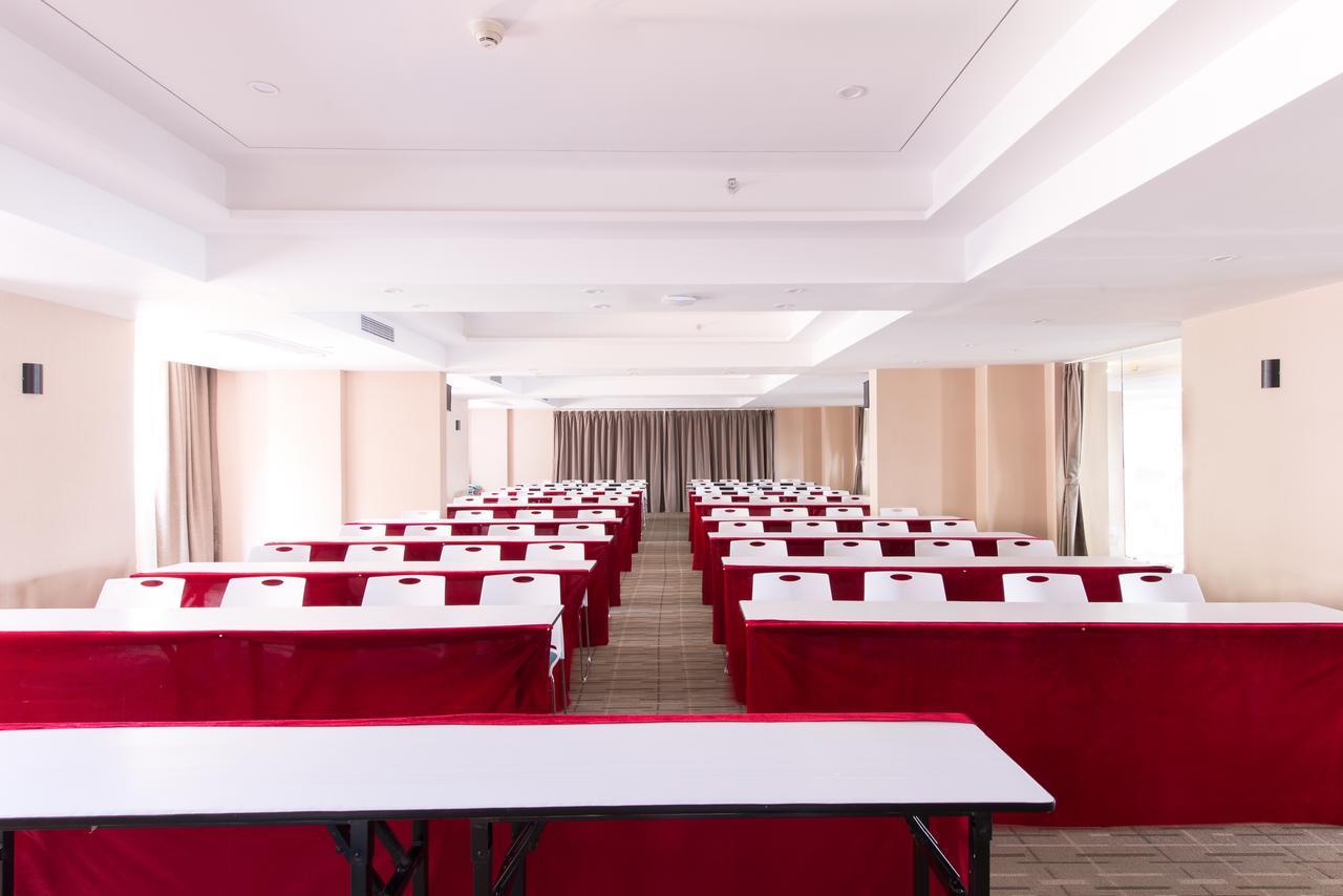 Manhatton Hotel Guilin North Railway Station מראה חיצוני תמונה