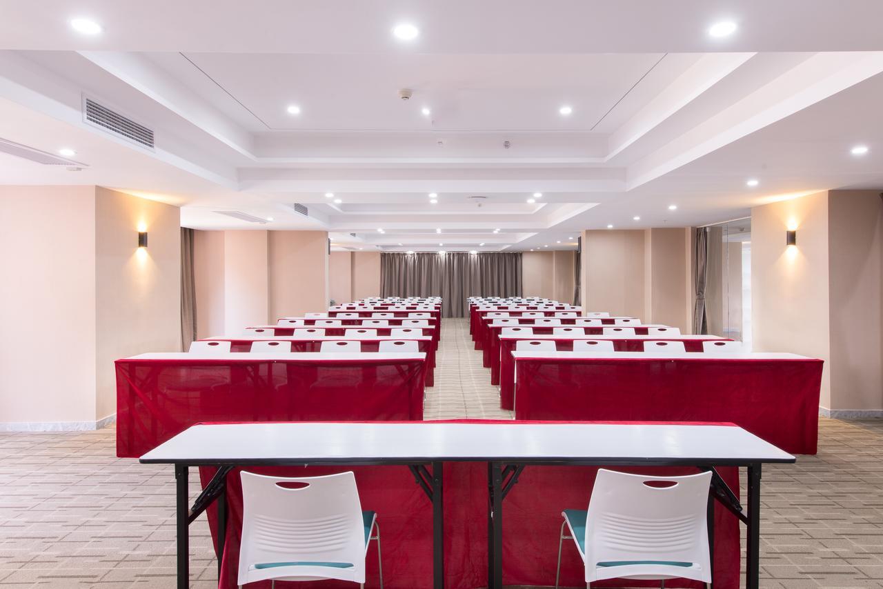 Manhatton Hotel Guilin North Railway Station מראה חיצוני תמונה